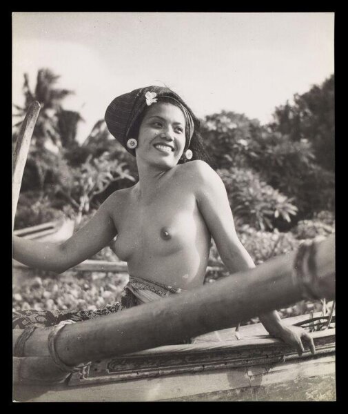 Hardy, Bert, Woman on the beach, Bali