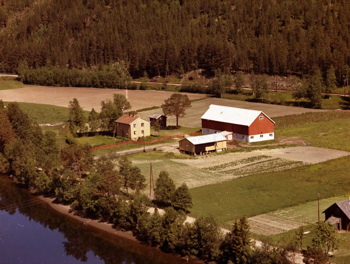 Widerøes Flyveselskap A/S, Gårdsbruk.