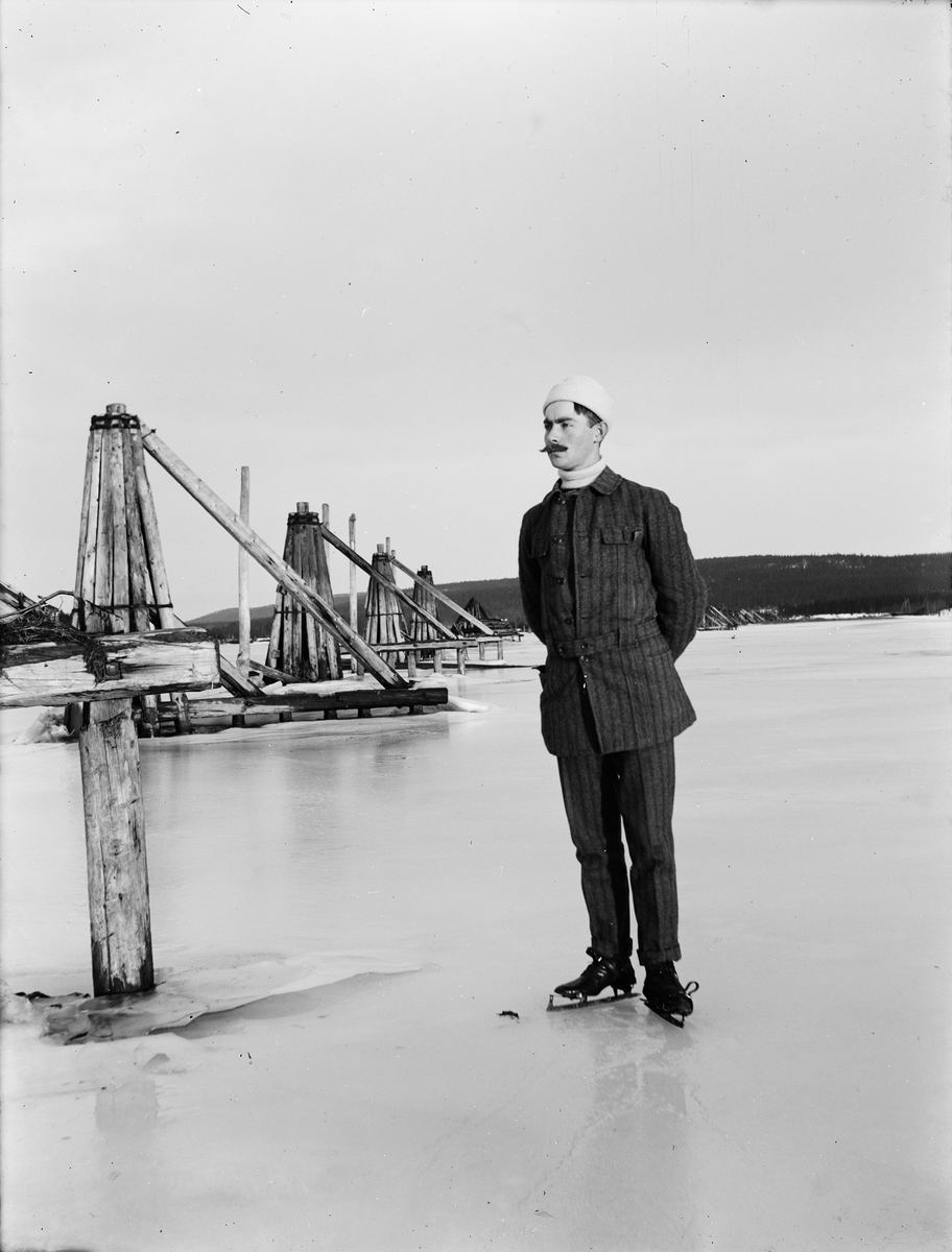 Josef Ärnström, Josef Ärnström på skridskor, Berge, Timrå socken, Medelpad