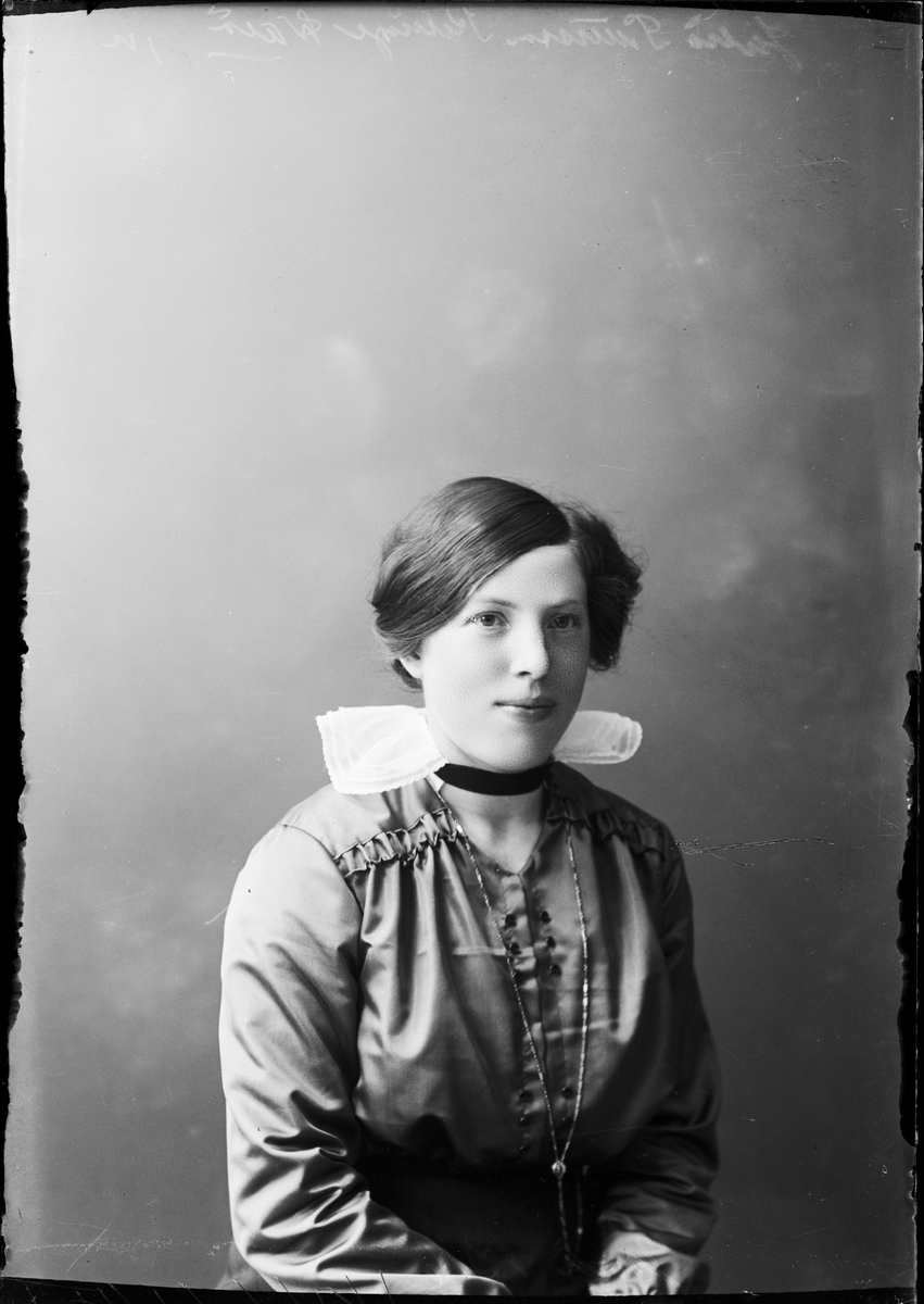 Skötsner-Edhlund, Julia Pettersson från Kelinge, Valö socken, Uppland 1916