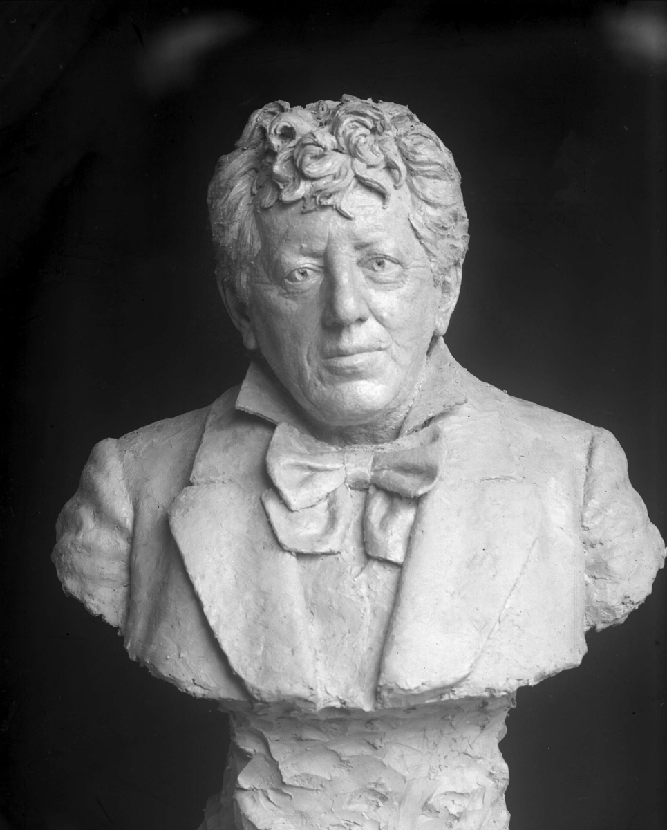 Gustav Borgen, Byste av komponist Ole Olsen.