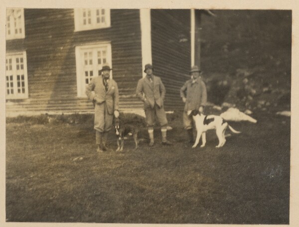 Unknown, [Men and dogs]