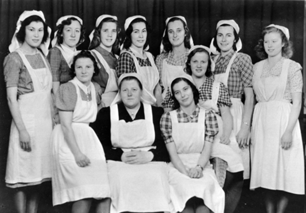 Anno Domkirkeodden, HAMAR DØVES VEL. GRUPPE 11 UKJENTE KVINNER. HUSSTELLSKURS?
