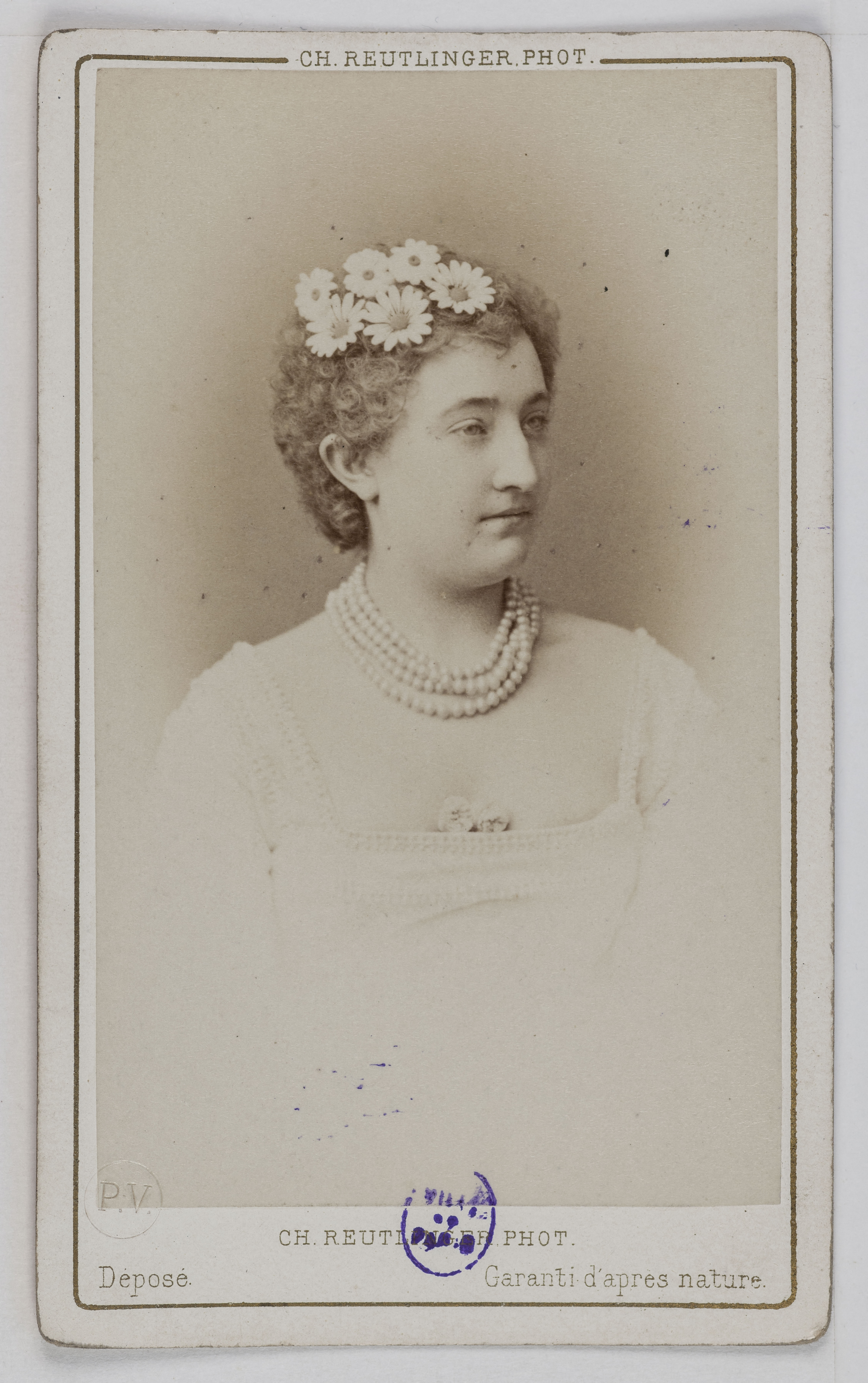 Charles Reutlinger, Portrait de Caroline Van Dyck, actrice au Théâtre des Bouffes Parisiens en 1869-1871, au Théâtre des Folies Dramatiques et au Théâtre Athénée ? en 1878.
