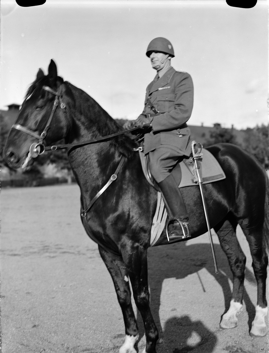 Paul Sandberg, "Svenskt underbefäl plikttrogna, lojala och tappra soldater" - överste Hans Berggren till häst, Arméns underofficersskola, AUS, Dag Hammarskjölds väg, Upspala oktober 1942