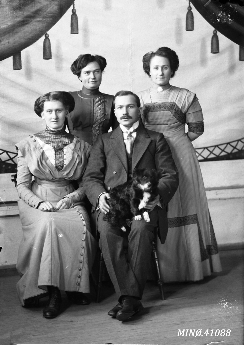 Oscar Holte, Portrett av familien Gimle