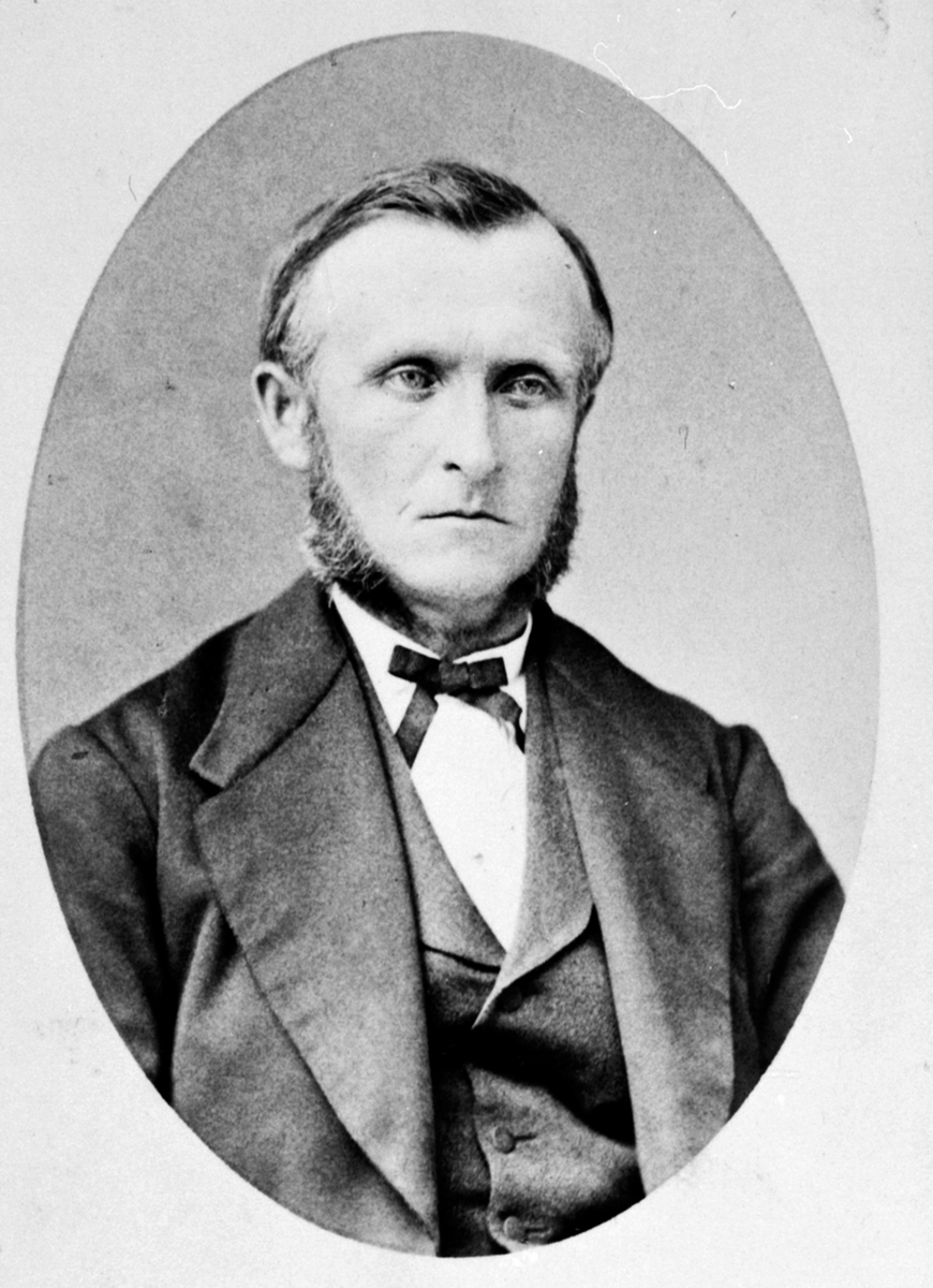 Anno Domkirkeodden, Portrett av Andreas Johannesen Stenseng (1846-1899), gift med Marthe Børresdatter Høsbjør. Ringsaker.