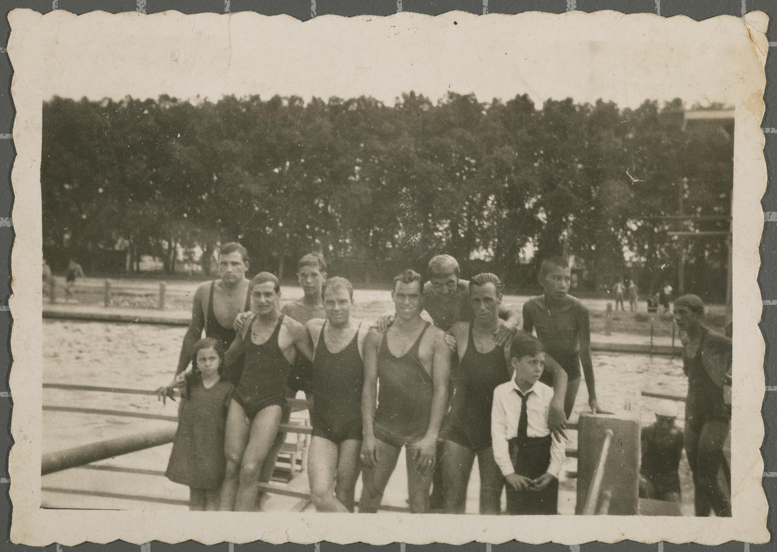 Desconegut, [Retrat d'un equip de natació]