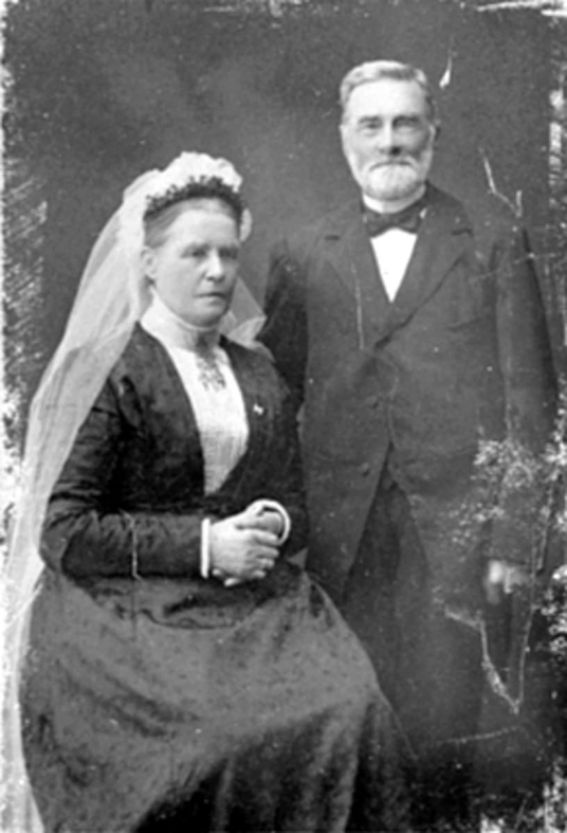 Anno Domkirkeodden, Sølvbryllupsbilde av Nils Klungseth (1831-1924) og hans andre hustru Johanne (1841-1924) født Thomassen