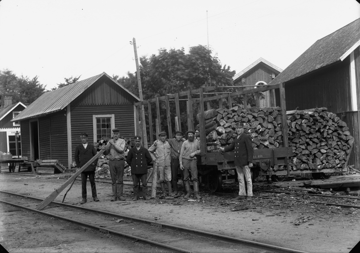 Gustaf Ferdinand Hallberg, Svennevads järnvägsstation, järnävgsarbetare, vagn med ved.