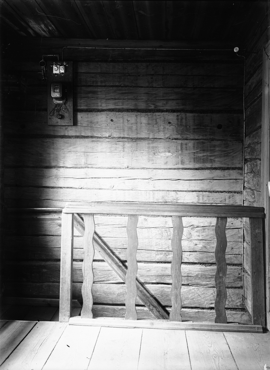 Paul Sandberg, Skrank i övre förstugan - Erika Tunström, Väsby, Bälinge socken, Uppland 1920-tal