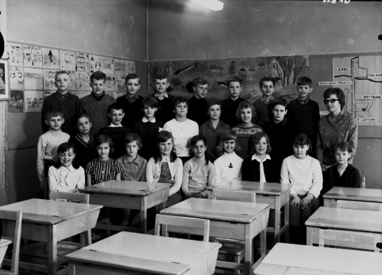 Sven Lindskog, Olaus Petri old school, 25 schoolchildren with teacher Mrs Birgit Johansson Class 4B, Hall 28.