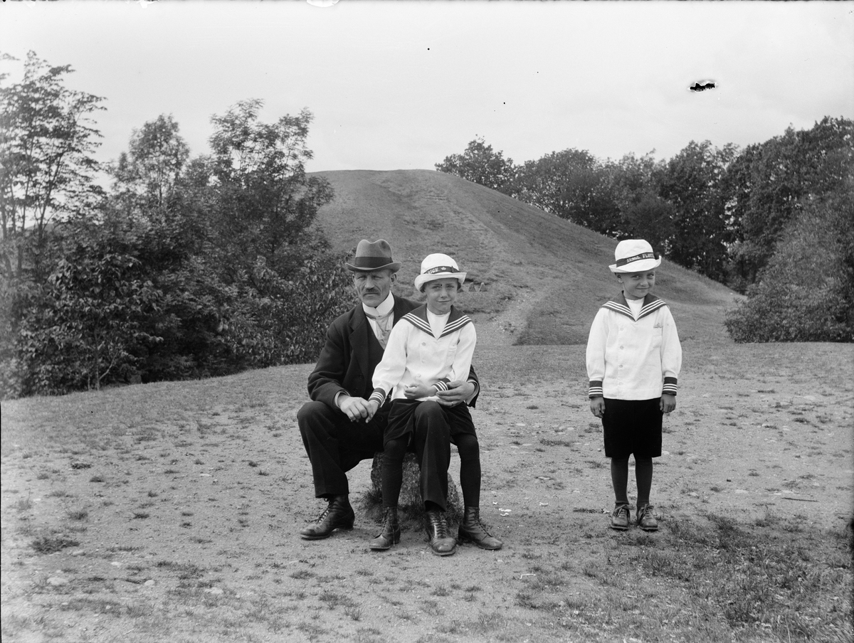St Joseph, Head teachers Hallén and Kalle and Rolf Hönström, Old Uppsala, 1924