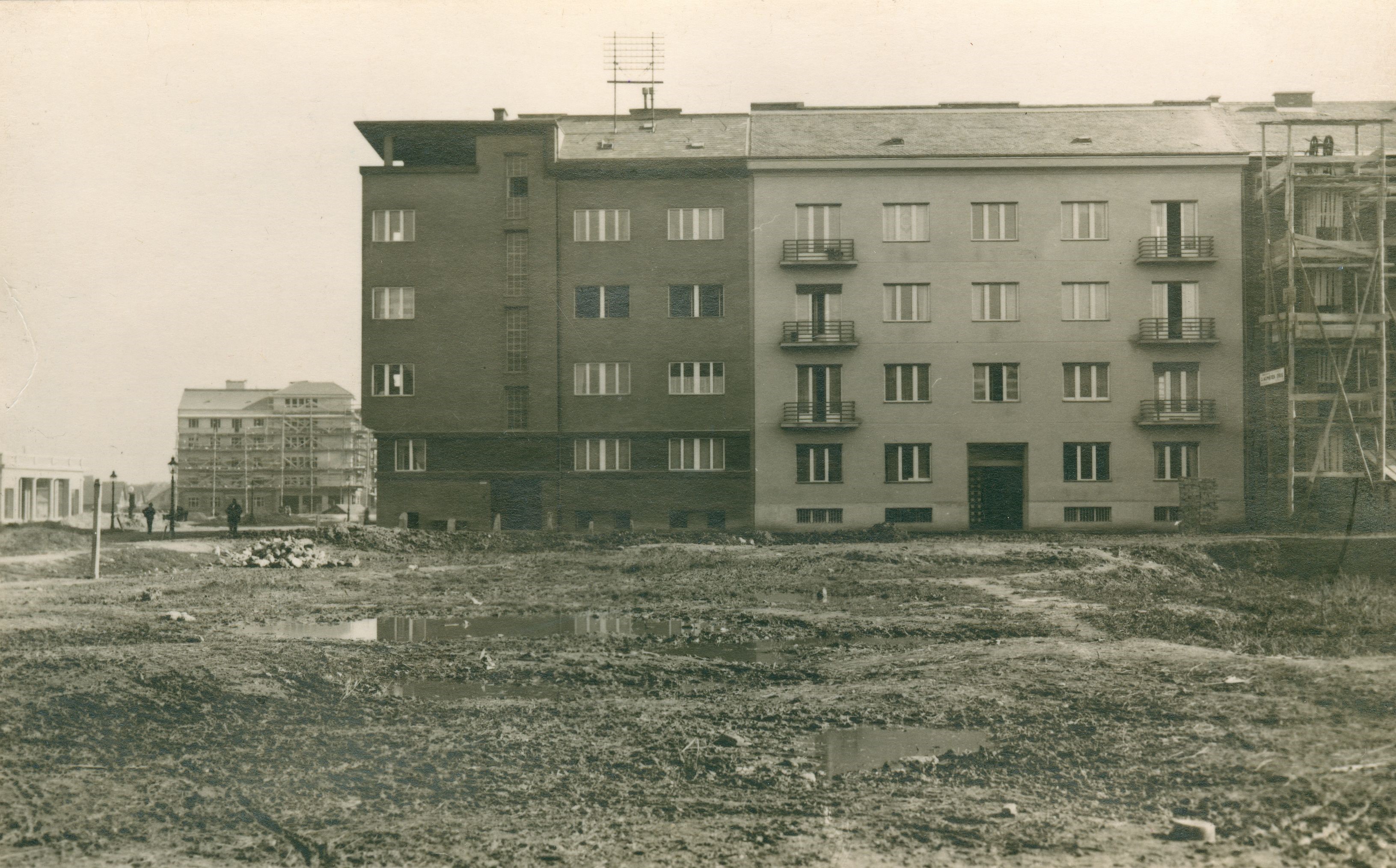 Vladimir Horvat, Zagreb (Zvonimirova ulica) - Početak, izgradnja