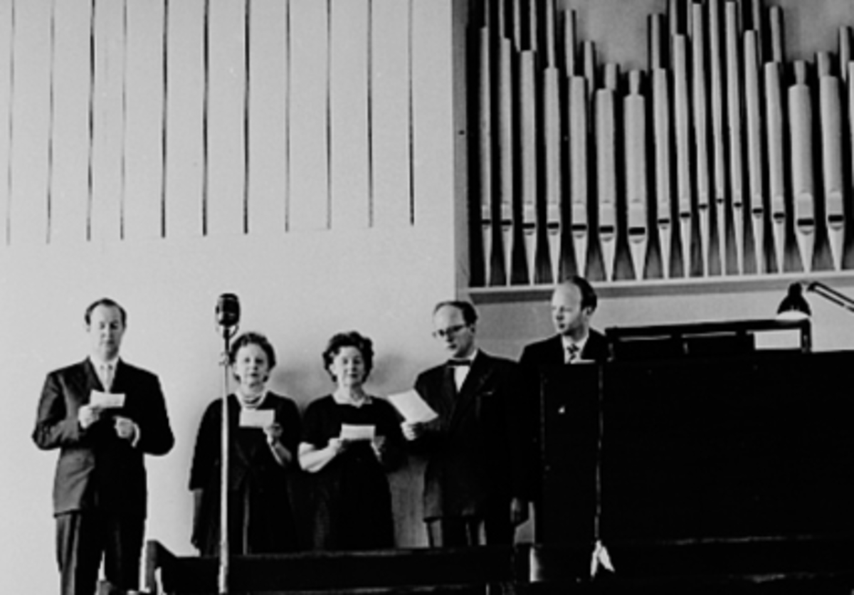 Anno Domkirkeodden, ANDAKTSKORET I HAMAR KREMATORIUM, GRUPPE 5 FRA VENSTRE: TENOR RAGNAR HUSE, ALT DAGMAR OLSEN, SOPRAN DORIS HOEL, BASS GUSTAV JOHNSON OG ORGANIST RAGNAR RØGEBERG