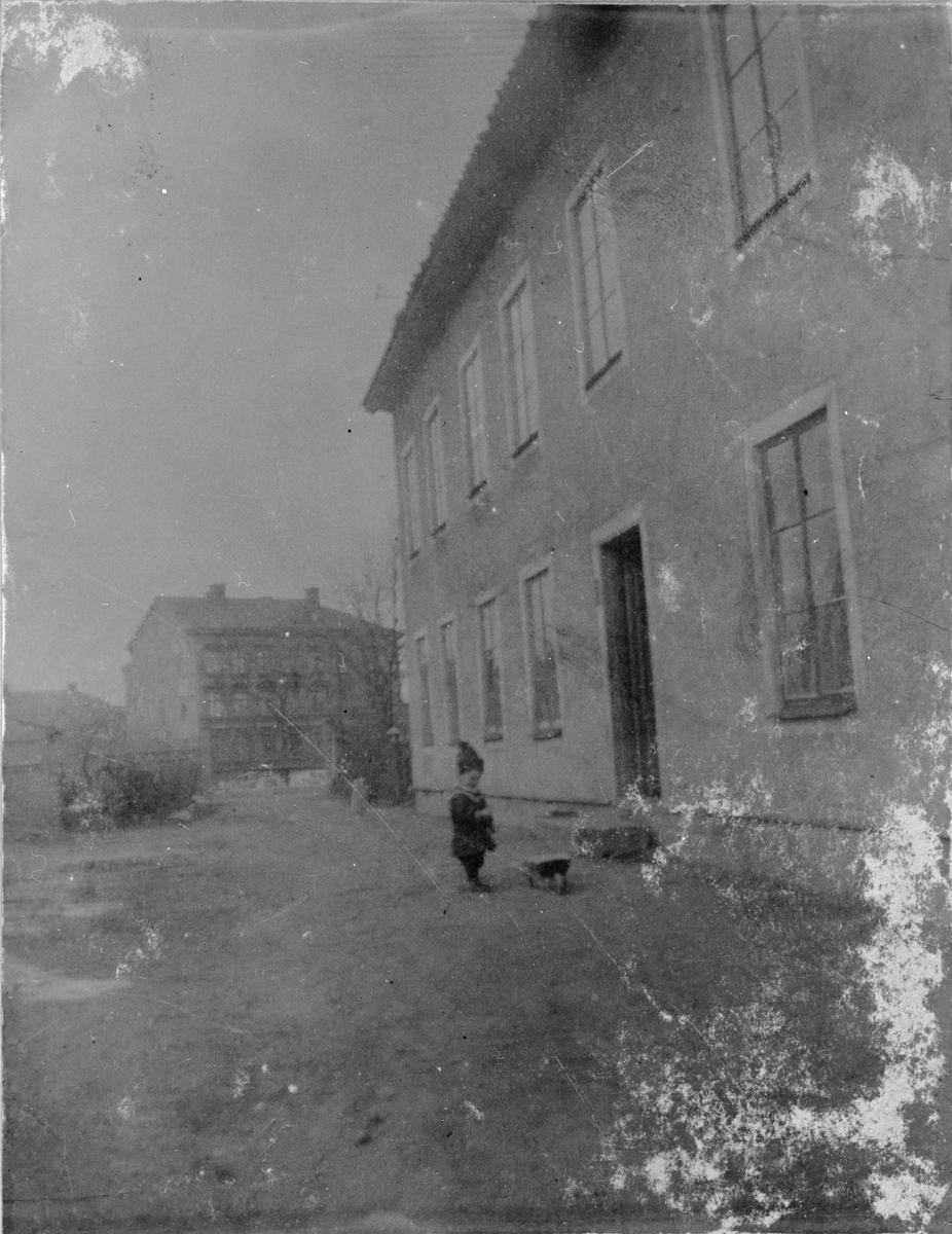 Carl Liljefors, Ivar Liljefors, kvarteret Edda, Svartbäcksgatan 37, Uppsala 1900 - 1901