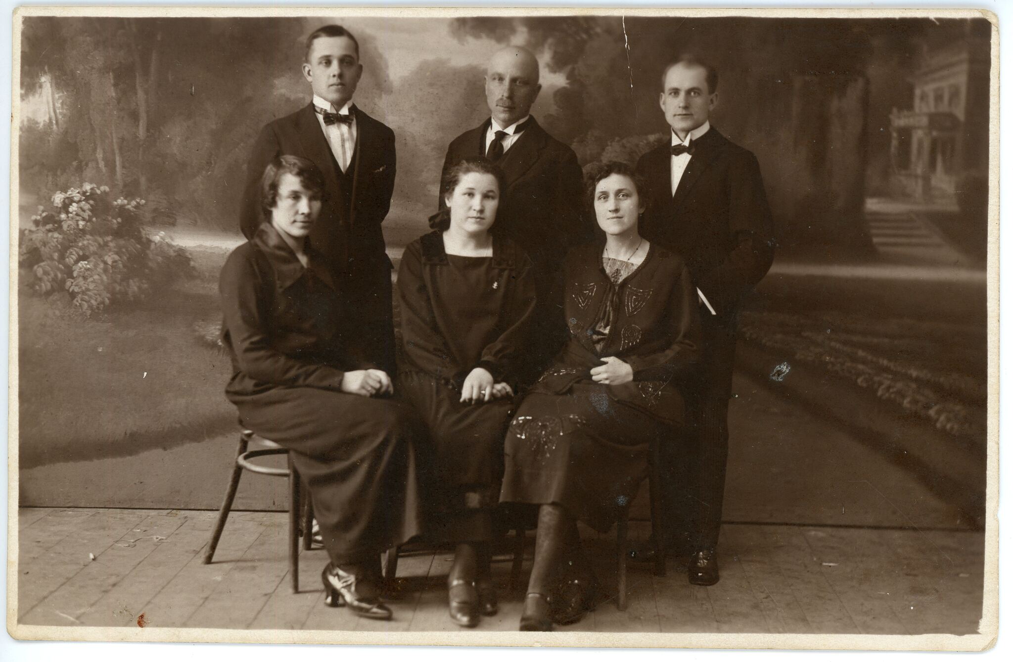 Nežinomas autorius, Grupinė fotografija