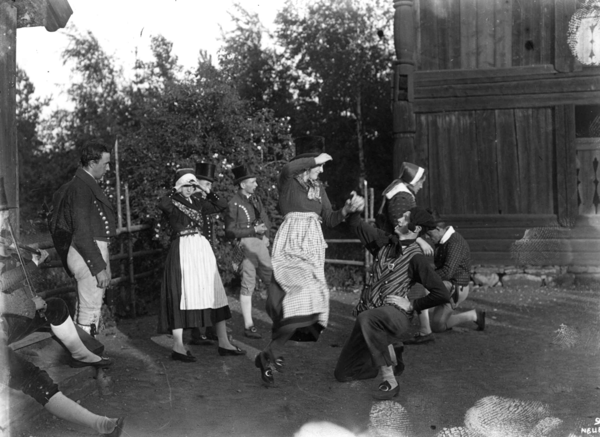 Hermann Christian Neupert, Nordisk folkedansstevne på Norsk Folkemuseum i 1925. Antakelig opptreden av danske folkedansere.