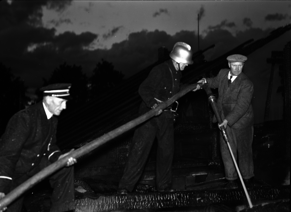 Paul Sandberg, Branden i Upsala Spårvägs AB:s spårvagnsstallar på Dalgatan, Uppsala midsommarafton 1945
