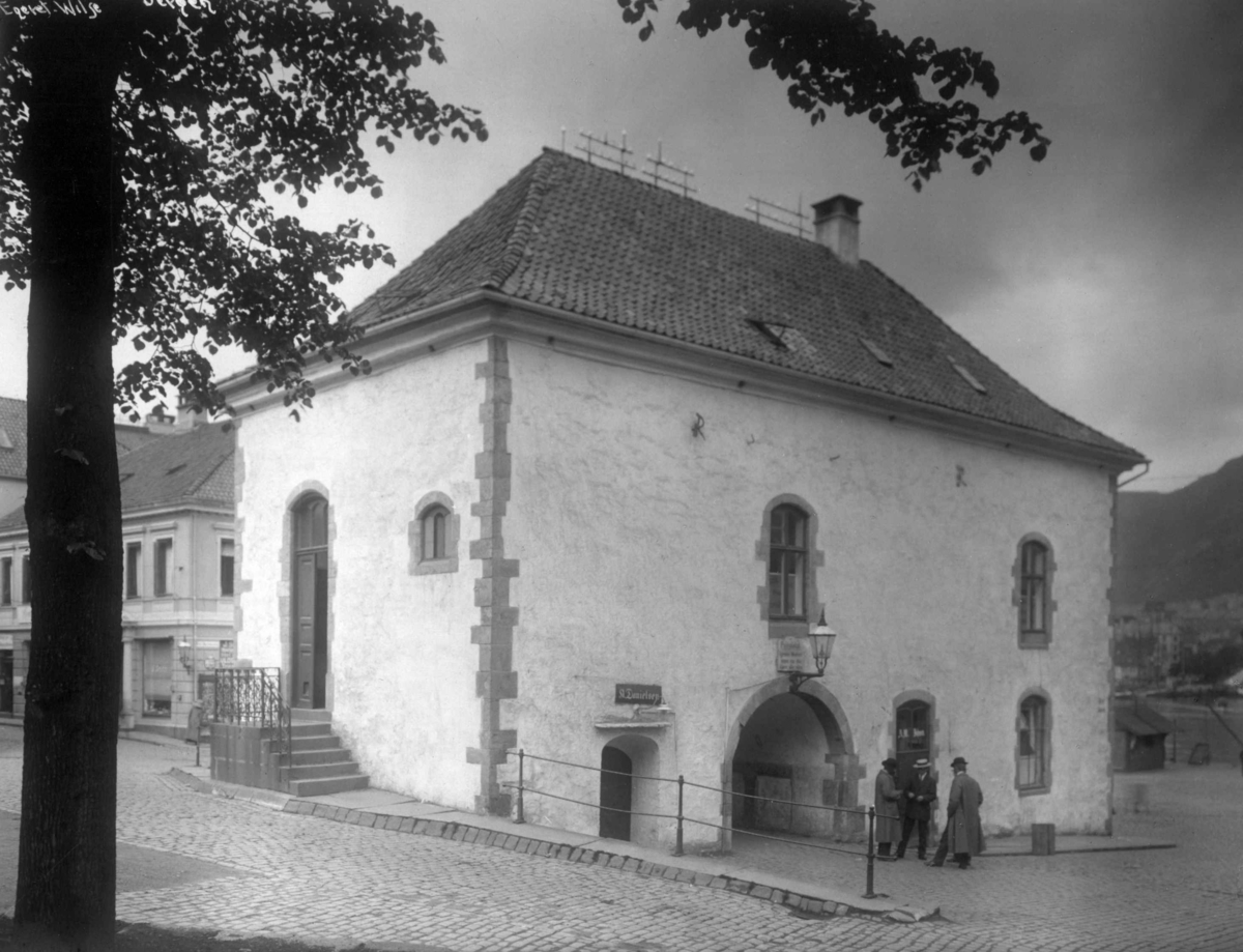 Anders Beer Wilse, Bergen L og M, Muren