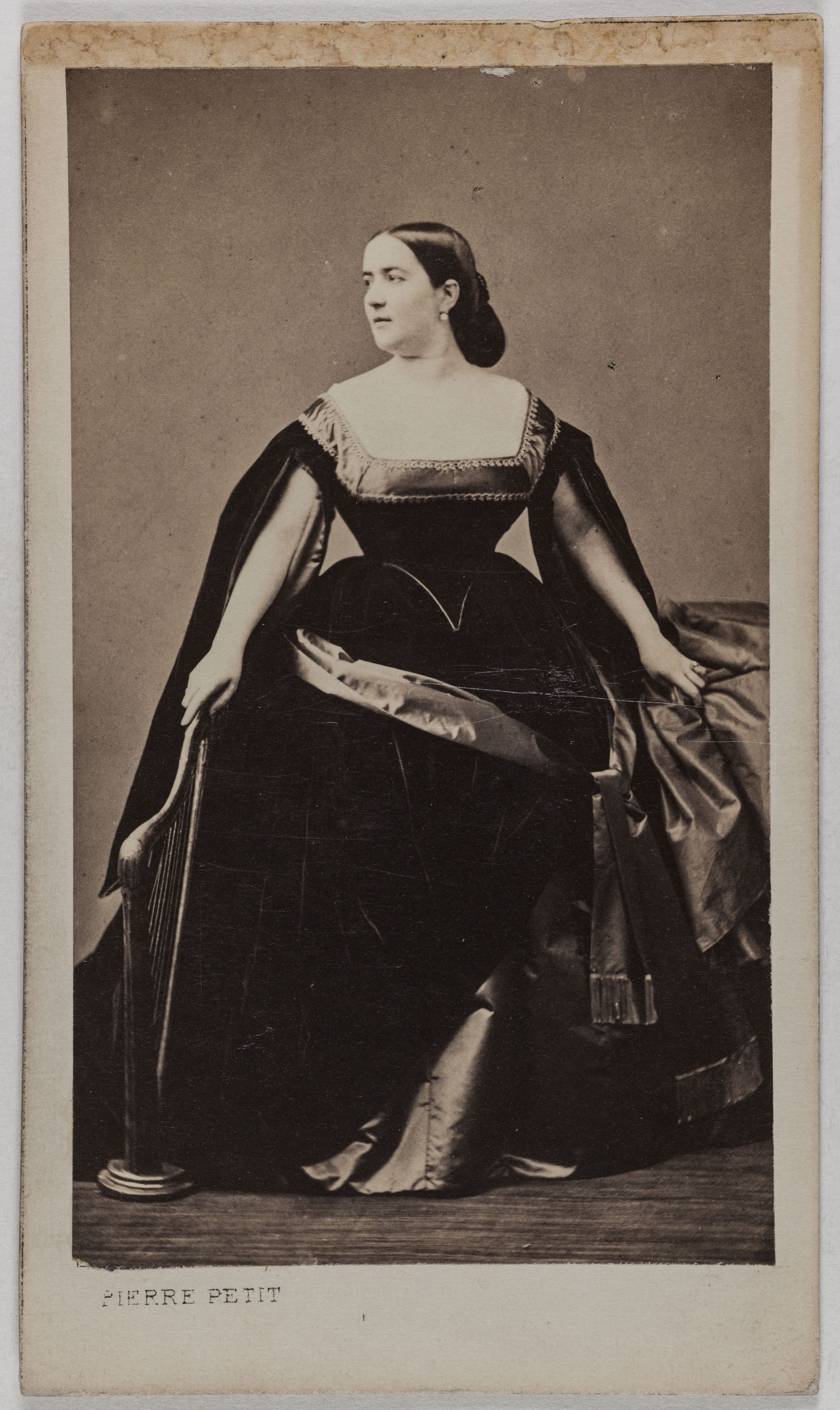 Pierre Petit, Portrait d’Anne Arsène Charton-Demeur (1827-1892), (chanteuse lyrique)