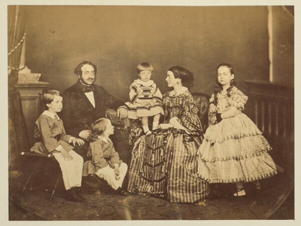 Unknown, [Family portrait]