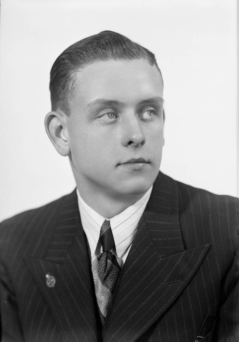 Paul Sandberg, Ateljéporträtt, sannolikt G Pettersson, Rasbo, Uppland 1945