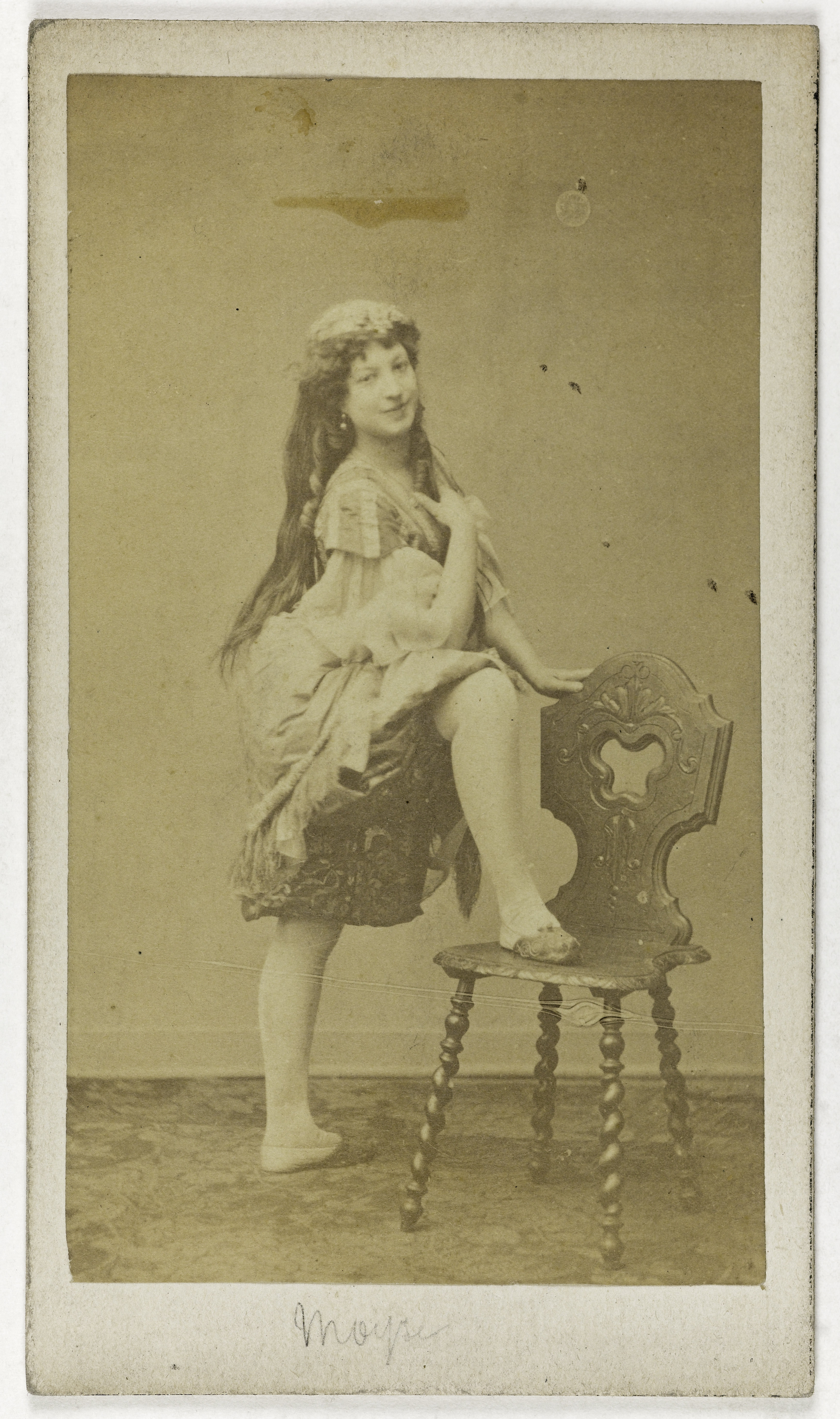 Pierre Petit & Trinquart, Portrait d'Esther Moyse, danseuse au Cirque Impérial en 1862, au Théâtre de la Gaité, au Théâtre de la Variété en 1861 et au Théâtre des Délassements-Comiques en 1857.
