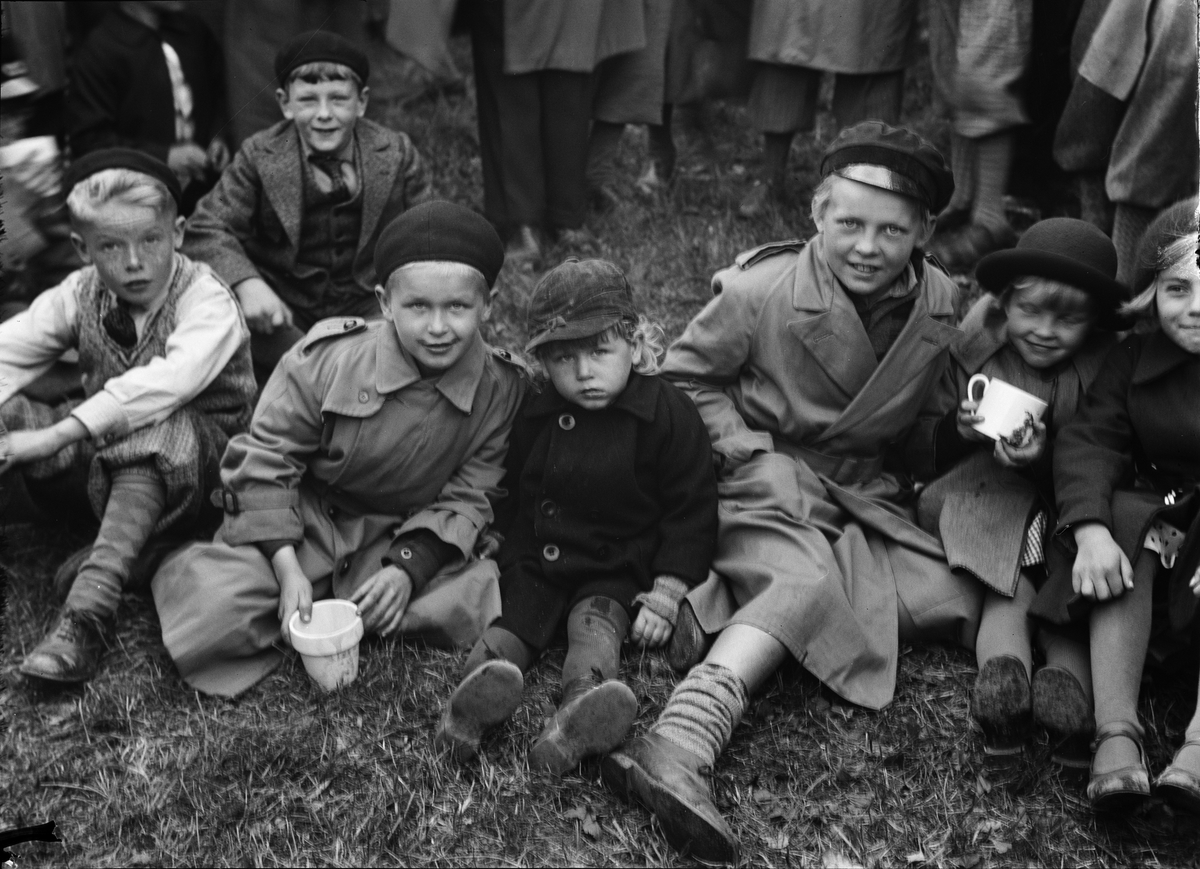 Paul Sandberg, Children who have been given hot chocolate at “Children’s Island” at Liljkonvaljeholmen during the Children’s Day celebrations
