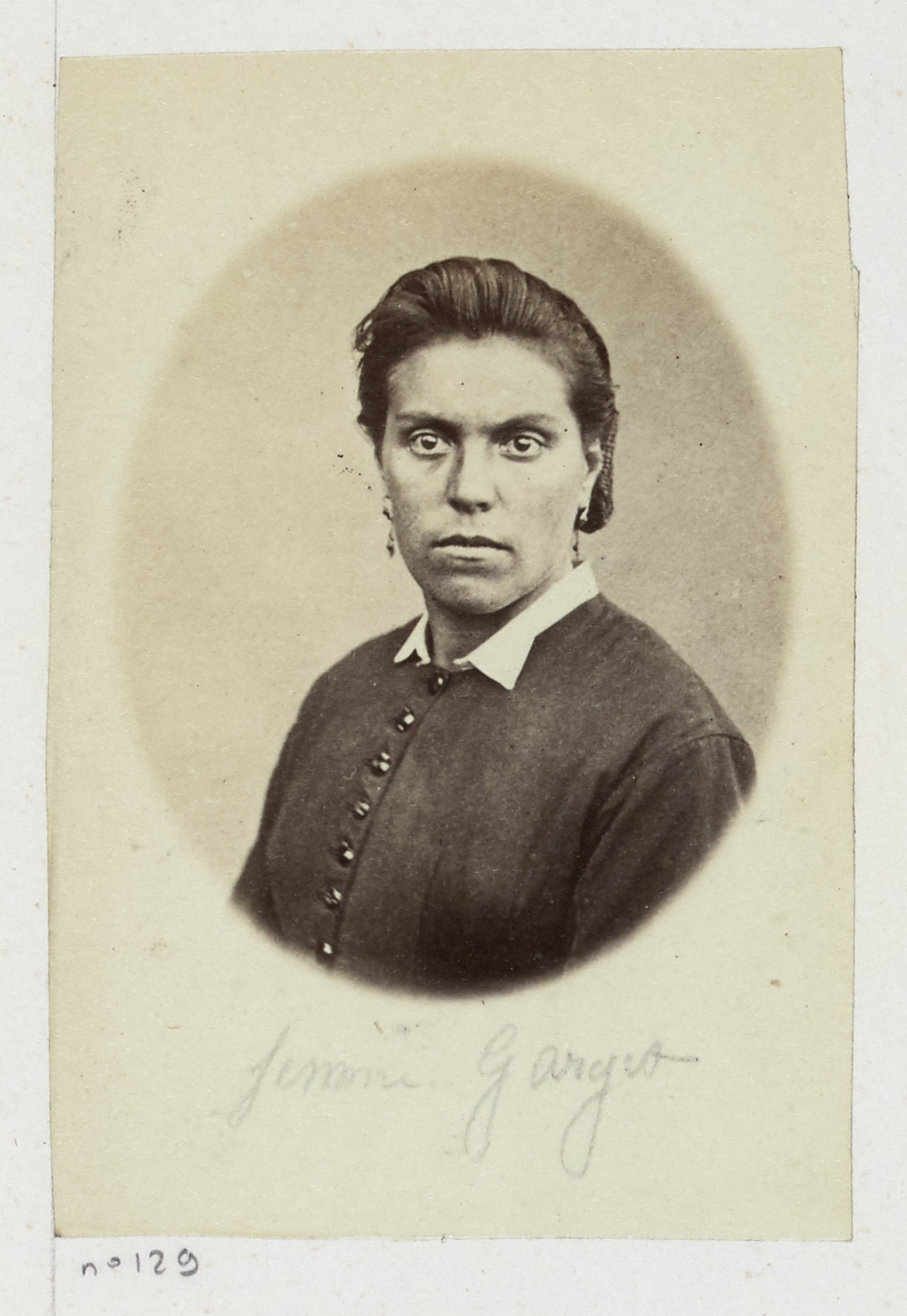 Ernest Charles Appert, Portrait de Gorget Victorine, pris à la prison des Chantiers à Versailles. Commune de Paris, 1871.