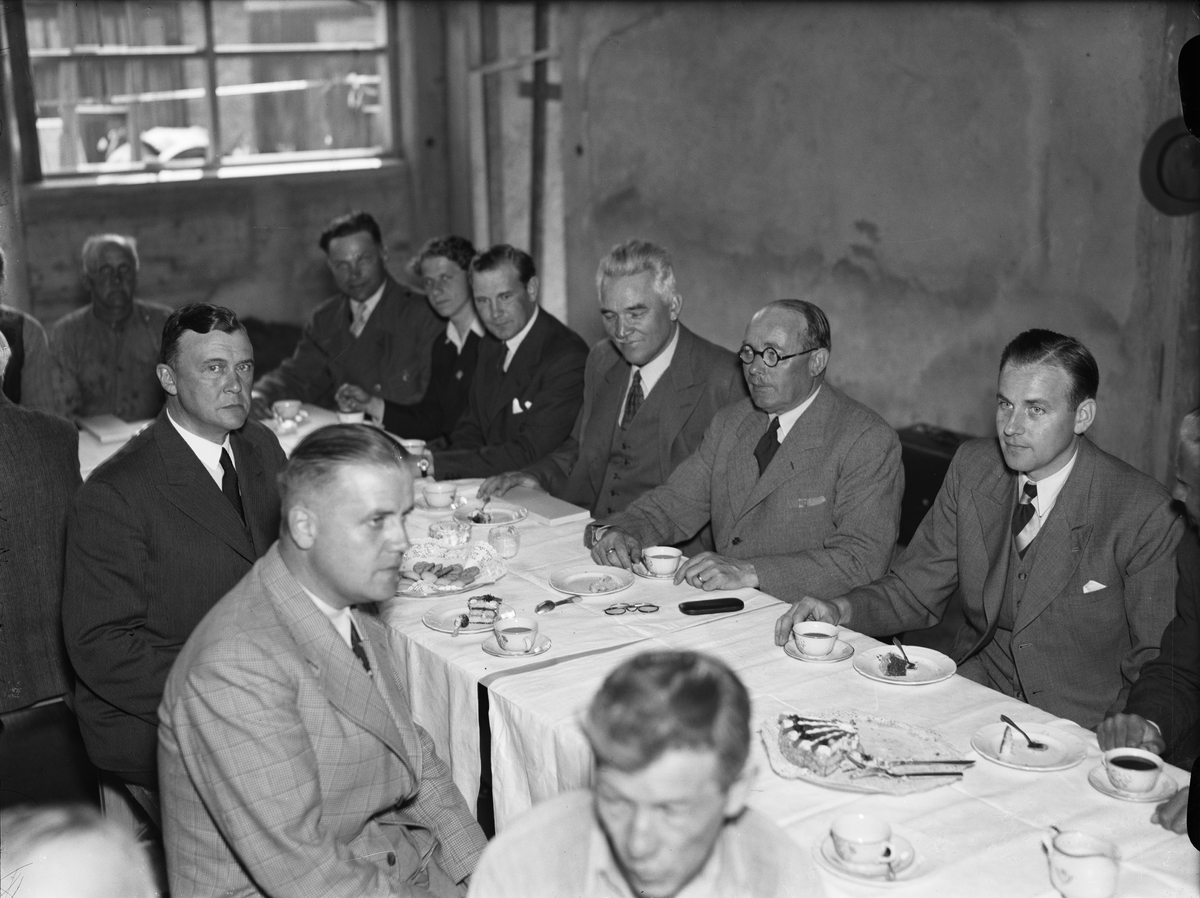 Paul Sandberg, Roofing coffee with master builder Anders Diös, Uppsala 1941