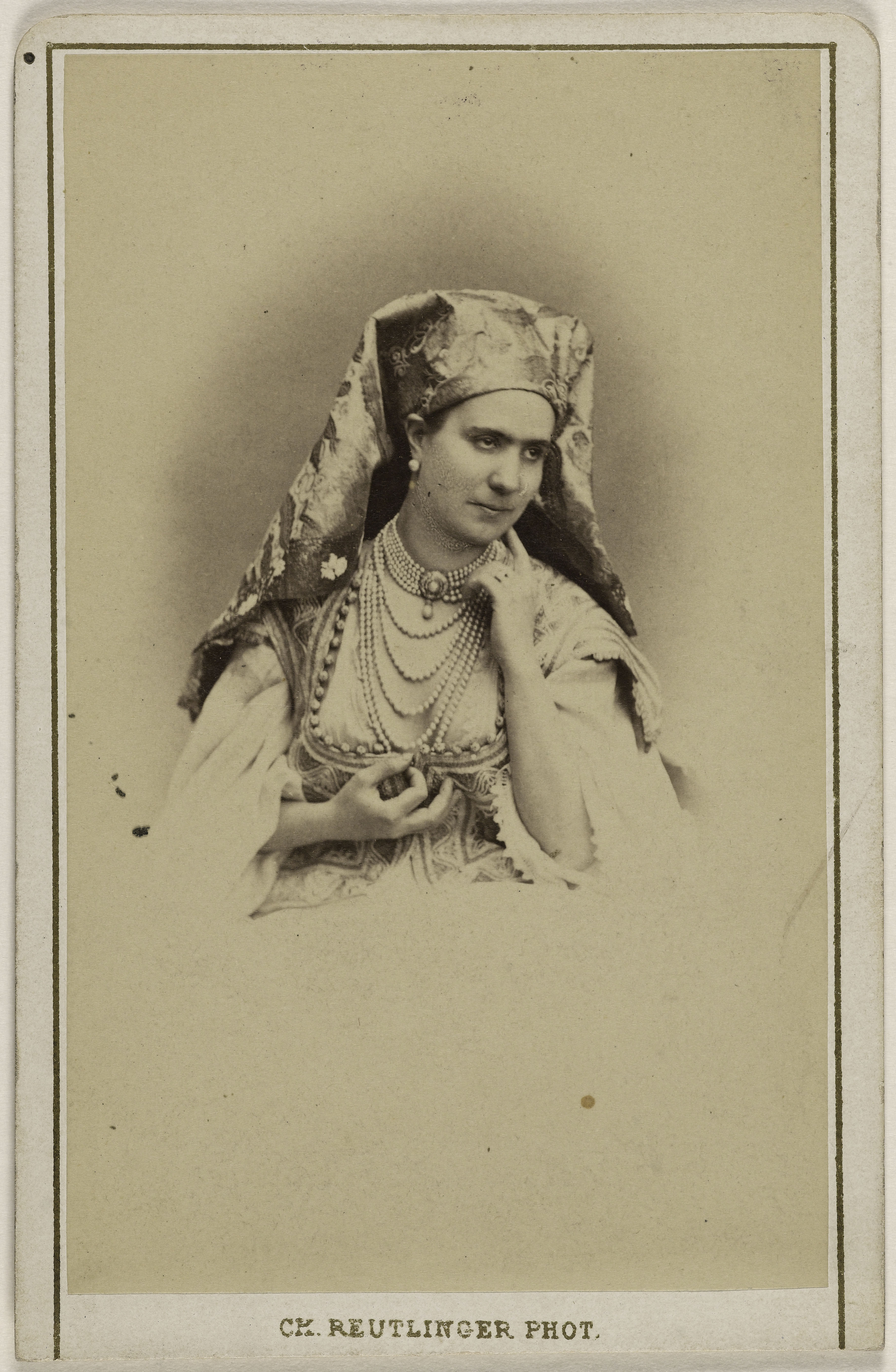 Charles Reutlinger, Portrait de Barucci, Julia, (femme à la mode)