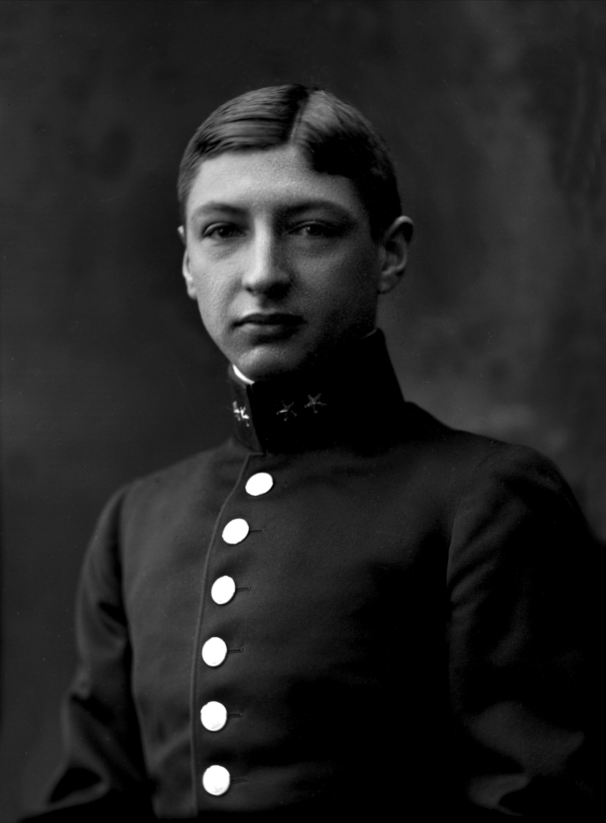 Gustav Borgen, Portrett, Georg Bull i uniform som løytnant.