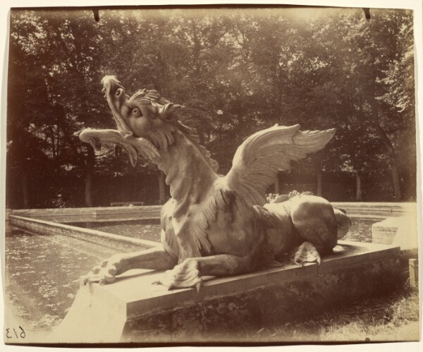 Eugène Atget, Grand Trianon, Dragon par Hardy