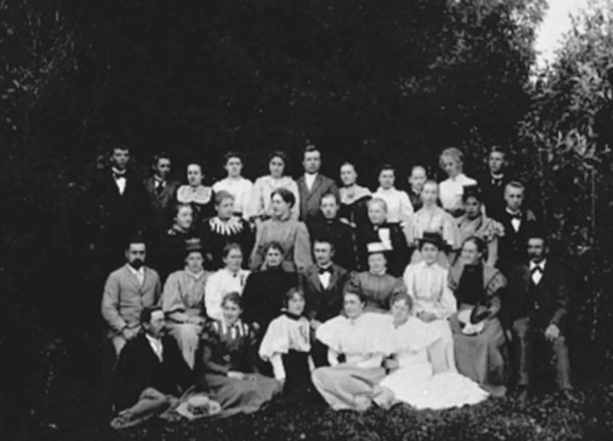 Anno Domkirkeodden, GRUPPE, SKOLEKLASSE, HAMAR LÆRERHØGSKOLE. Se reg. skjema for noen navn.