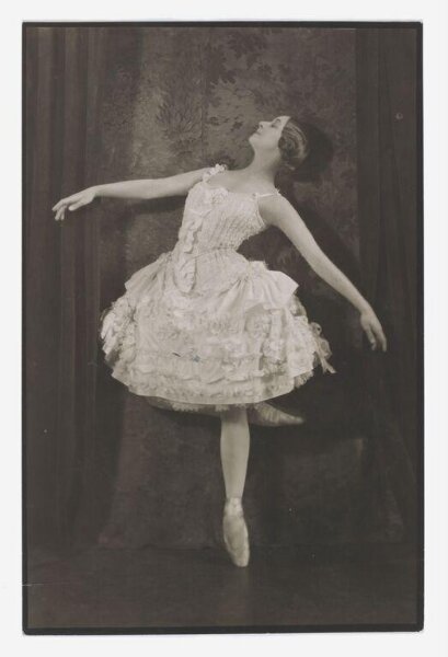 Hoppé, Emil Otto, The Sleeping Princess