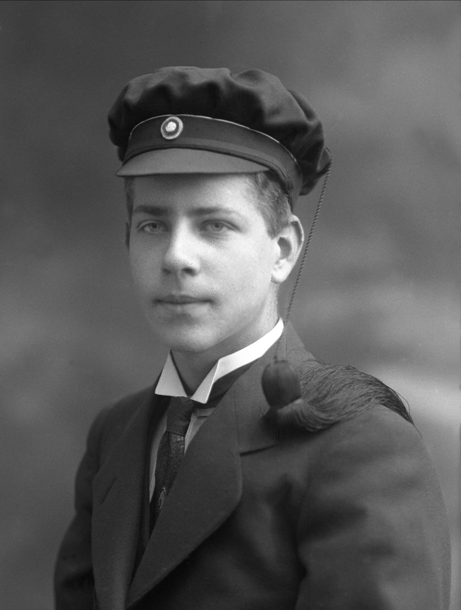 Gustav Borgen, Portrett, mann med studentlue. Student Alf Mohn.