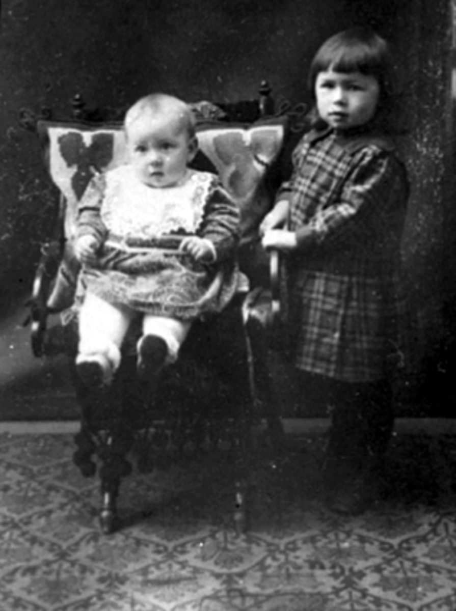 Anno Domkirkeodden, GRUPPE 2 BARN, KAARE OLSEN INGEBORG OLSENBarna til Karl Olsen. Besteforeldre på farssiden Lars Olsen og Ingeborg Andersdatter.