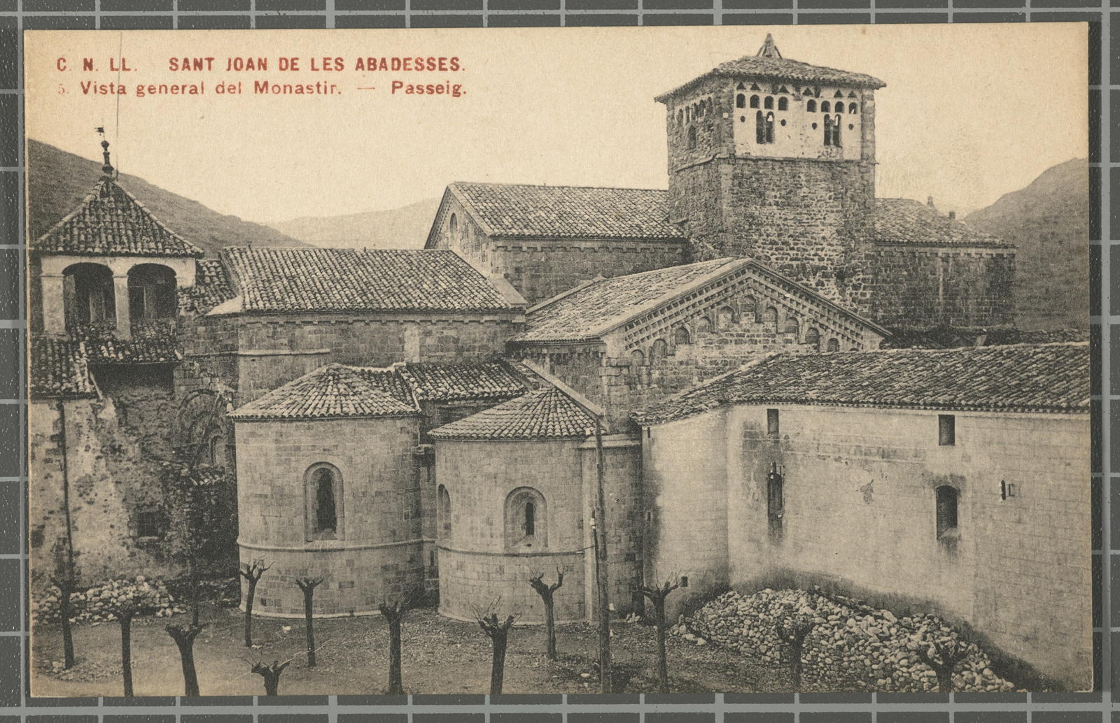 Desconegut, C. N. LL. Sant Joan de les Abadesses. 5. Vista general del Monastir. - Passeig