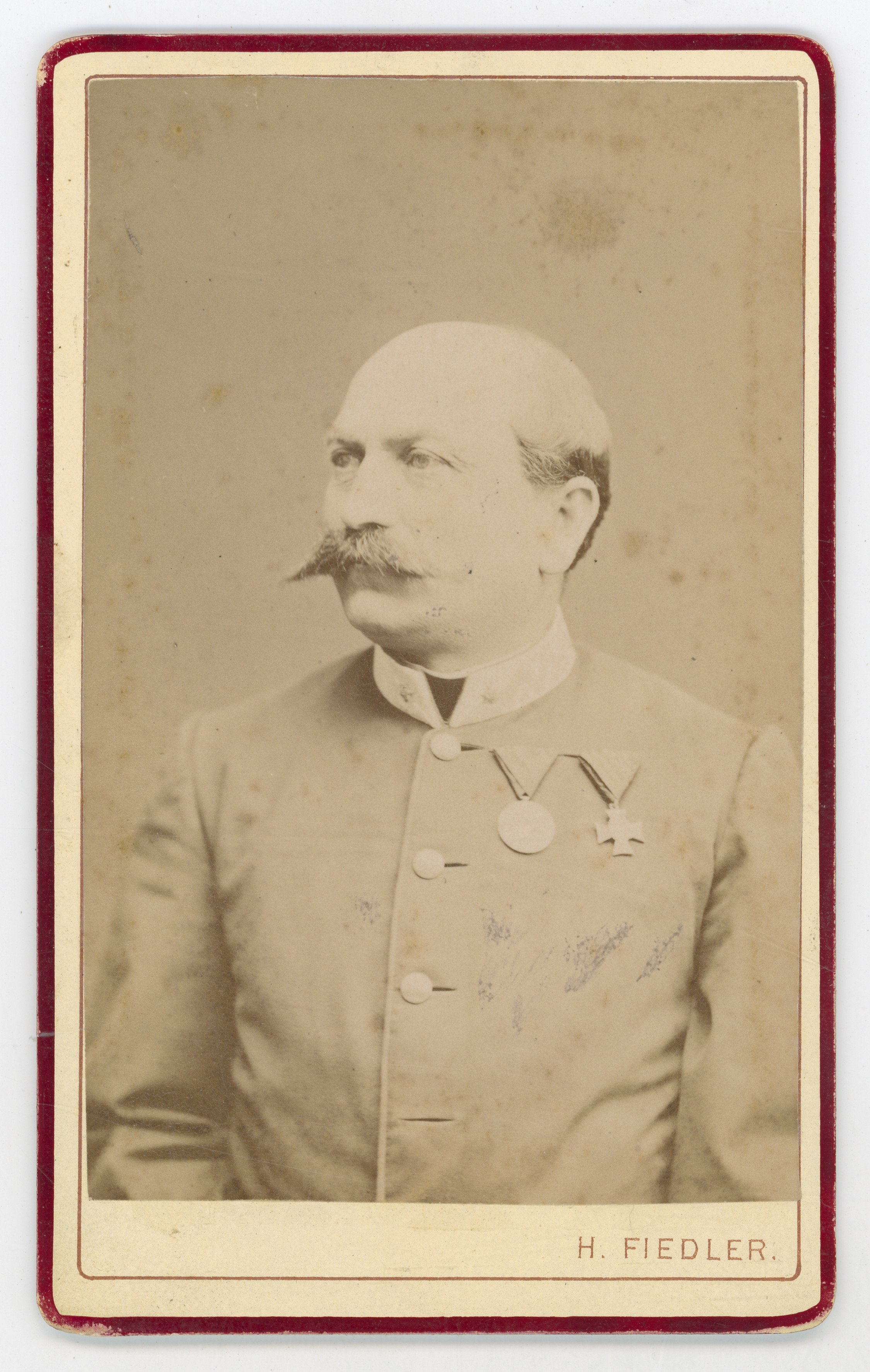 H. Fiedler, Časnik