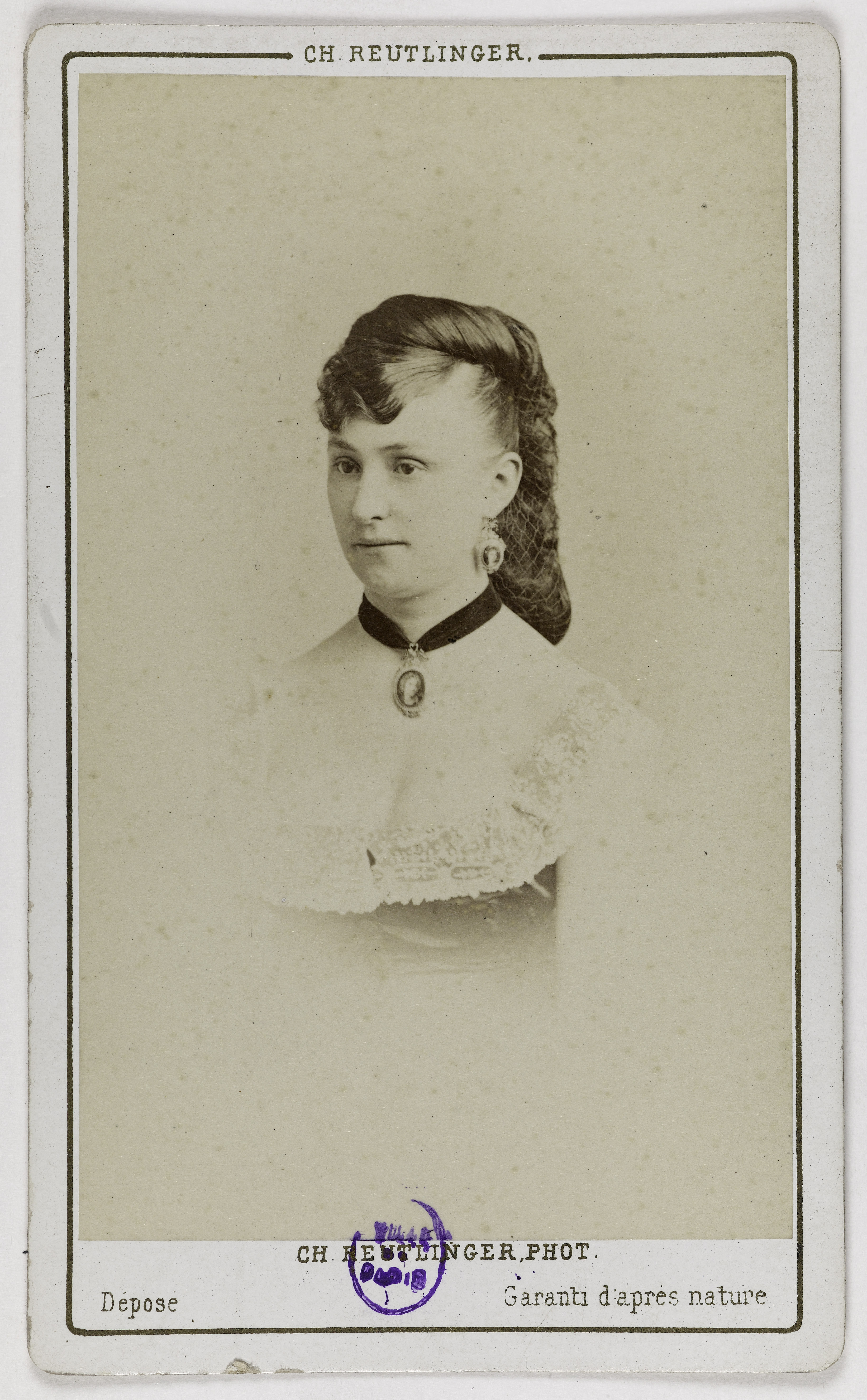 Charles Reutlinger, Portrait de Mera, actrice au Théâtre des Folies-Marigny et au Théâtre des Menus-Plaisirs en 1872.