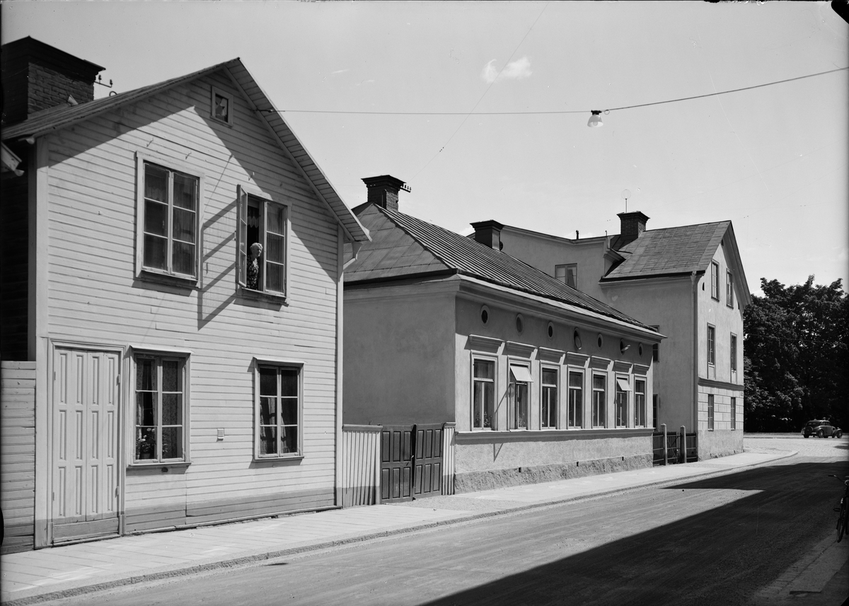 Paul Sandberg, Doktorinnan Rundberg i fönstret, Götgatan 1, Luthagen, Uppsala 1939