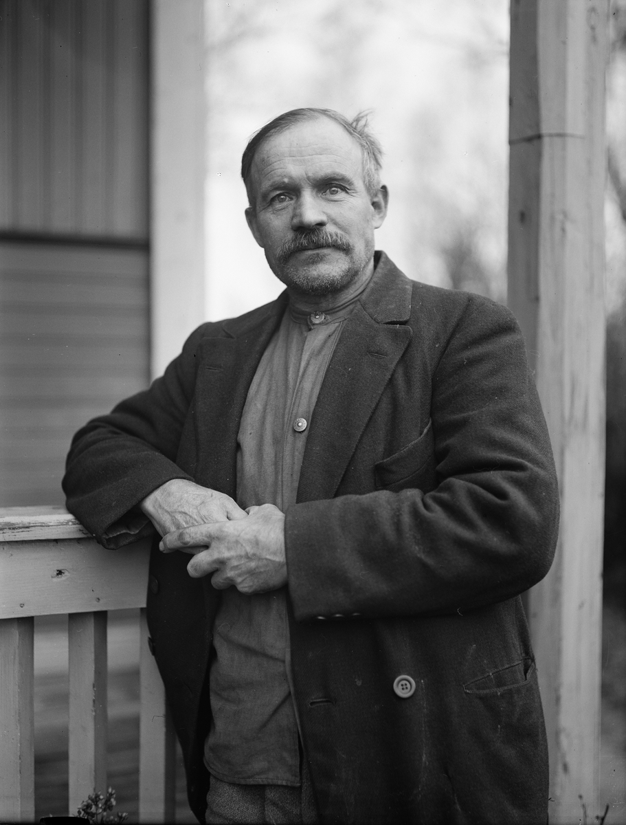 Paul Sandberg, Lägenhetsägare Axel Gustafsson, Myssinge, Tuna socken, Uppland 1934