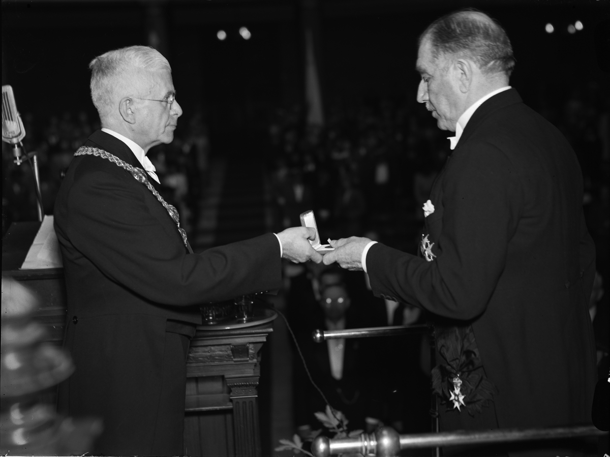 Paul Sandberg, Professor Nils von Hofsten installeras som rektor för Uppsala universitet, Uppsala 1943