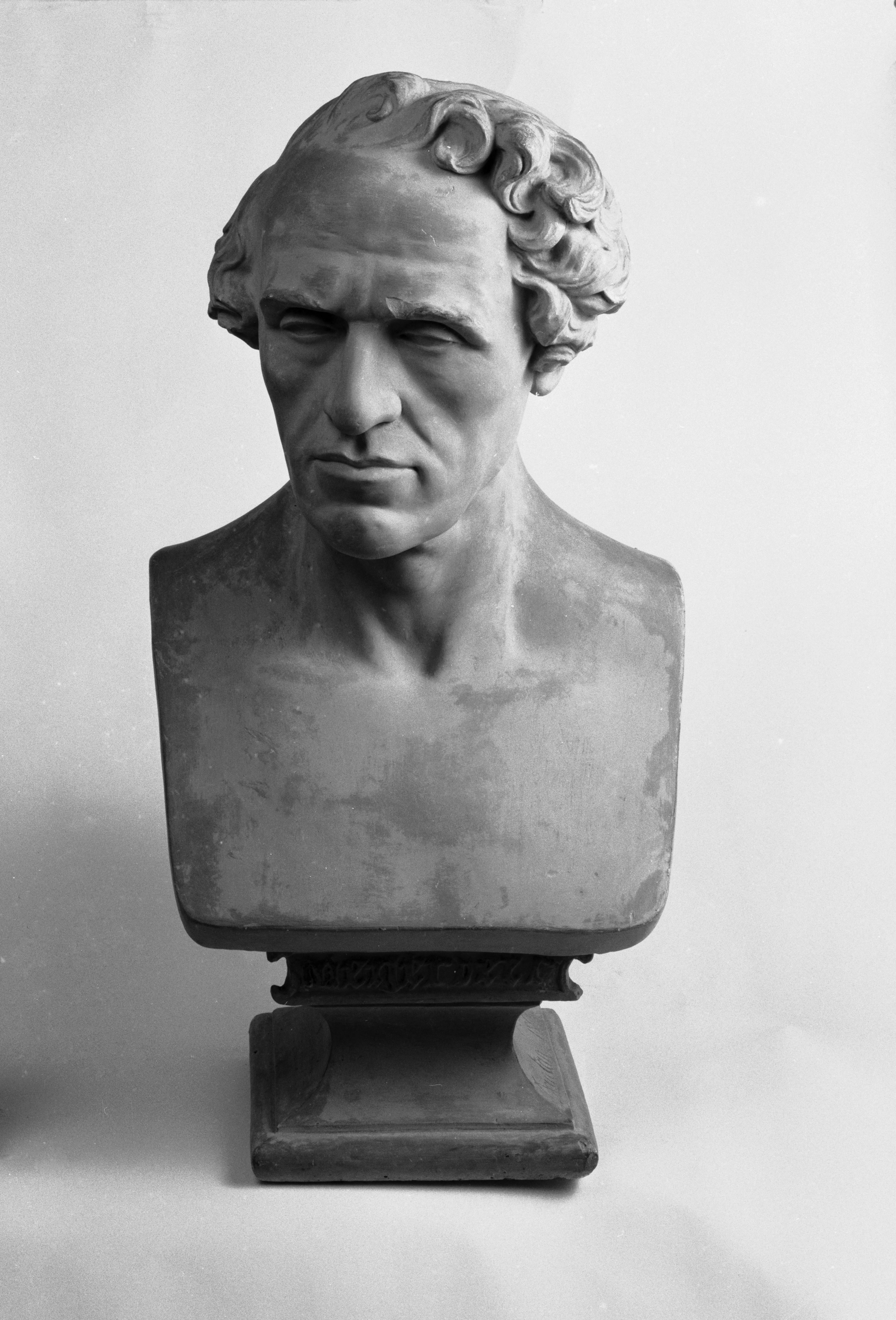 Jean Pierre Dantan, Portrait sérieux de Giacomo Liebmann Beer, dit Meyerbeer (1791-1864), compositeur allemand