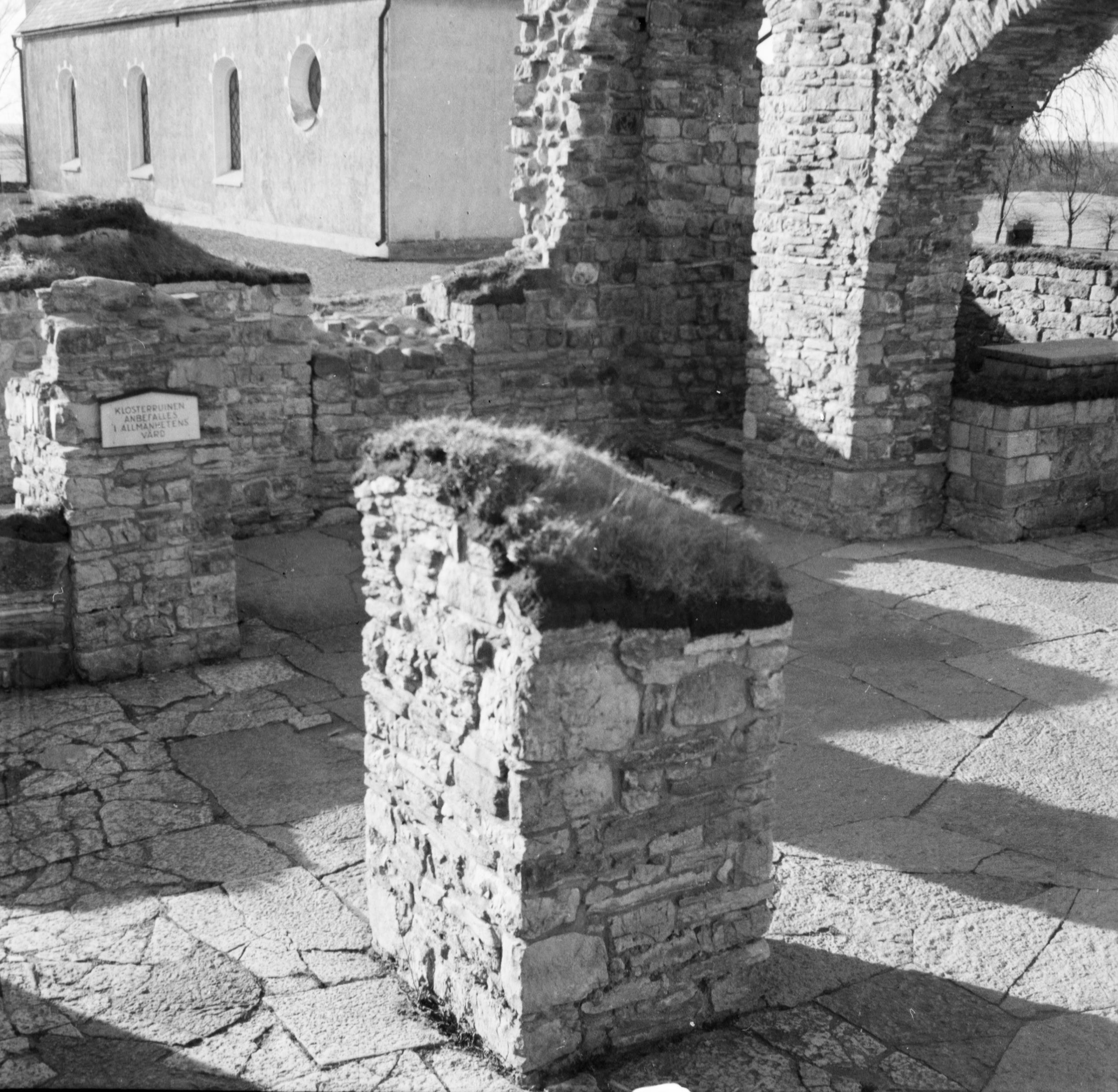 Erik Lundberg, Gudhems klosterruin