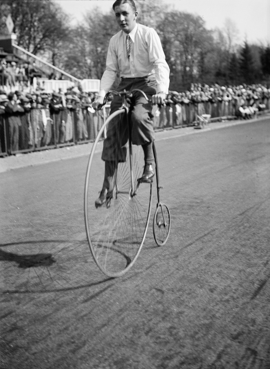 Paul Sandberg, Cyklist på höghjuling, uppvisning på Studenternas Idrottsplats under Svenska cykelveckan