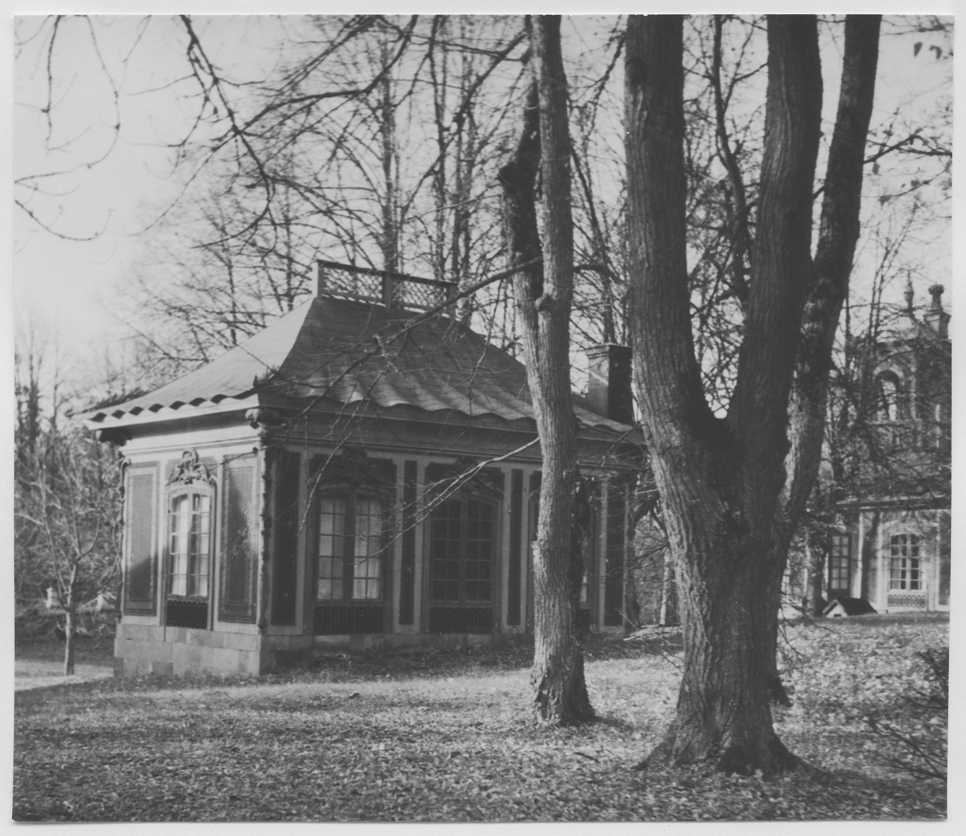 Mårten Sjöbeck, Kina slott, huvudbyggnaden och en av flyglarna från trädgårdssidan