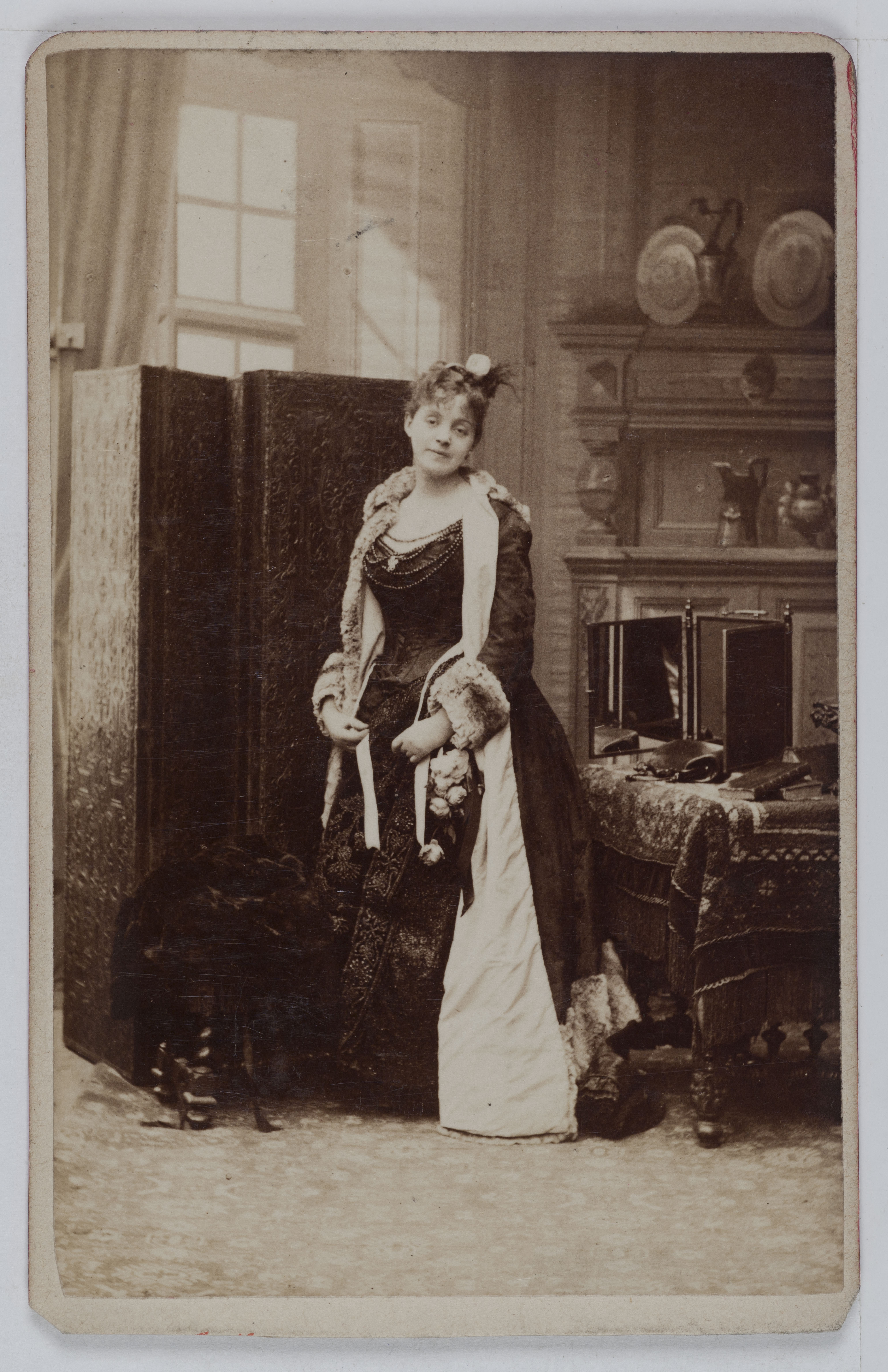 Atelier Nadar, Portrait de Gabrielle-Charlotte Réju (1856-1920), dite Réjane, actrice de théâtre.