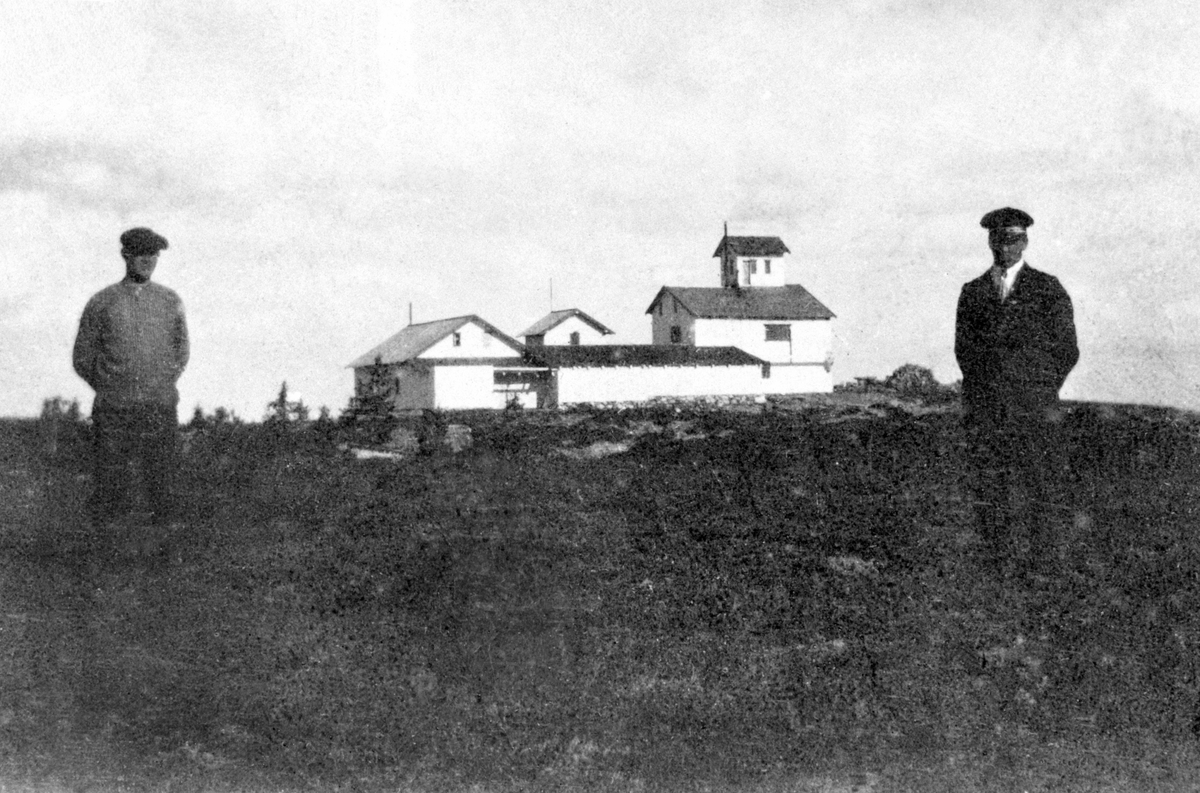 Anno Domkirkeodden, BRANNVAKTTÅRNET PÅ NORDHUE, LØTEN, TO UKJENTE MENN